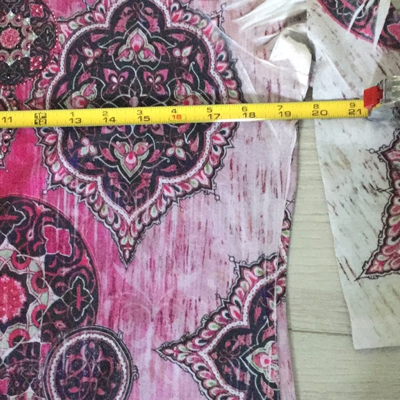 Gorgeous Chico’s round neck sparkle top - Picture 4 of 5